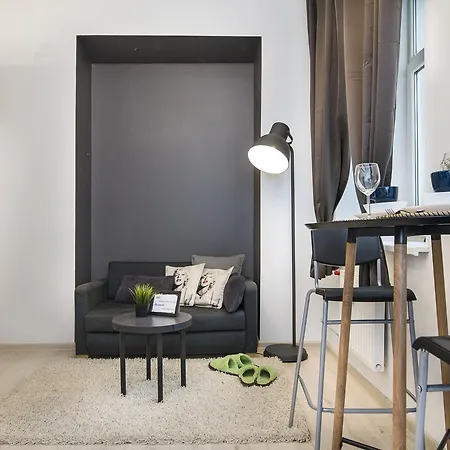 Rock'n'roll Lofts Old Town شقة